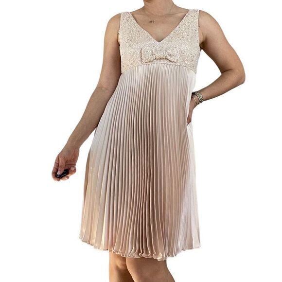 New JS Boutique Beige Pleated Beaded Sleeveless Cocktail Dress Size 10 V Neck - Picture 8 of 14